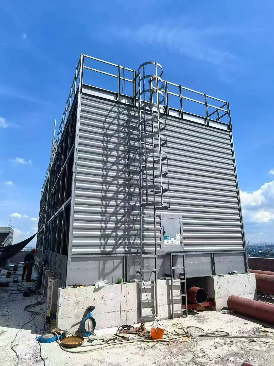 解析冷卻塔填料密度的多重內涵：從材料物性到安裝布局的科學認知與應用策略，全面闡述冷卻塔填料密度如何影響系統熱工性能與結構設計