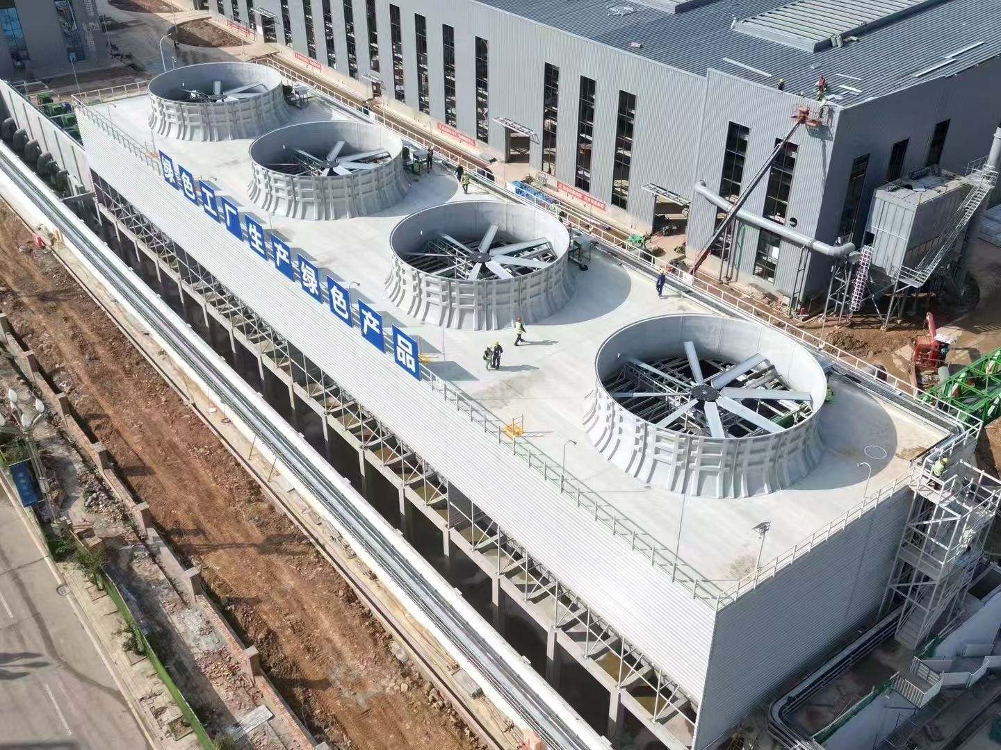 超高層寫字樓冷卻塔維修更換的靜音施工與智慧運維指南