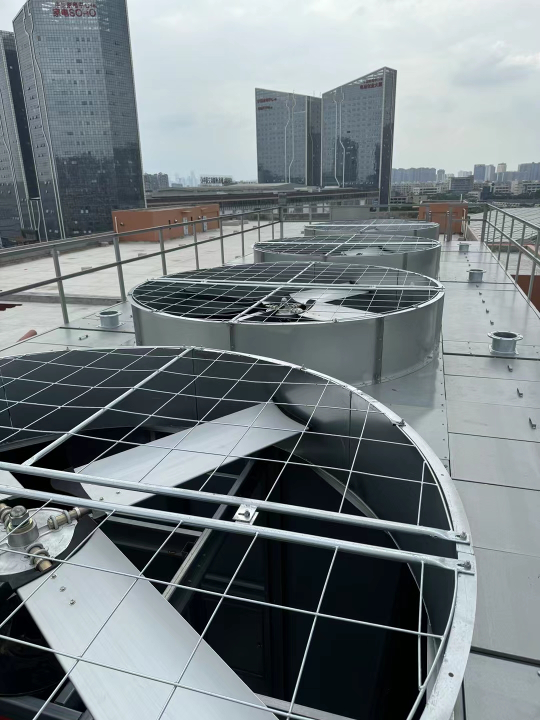 <strong>冷卻塔噪音擾民治理全攻略：從聲學(xué)診斷到靜音改造的系統(tǒng)性解決方案與合</strong>