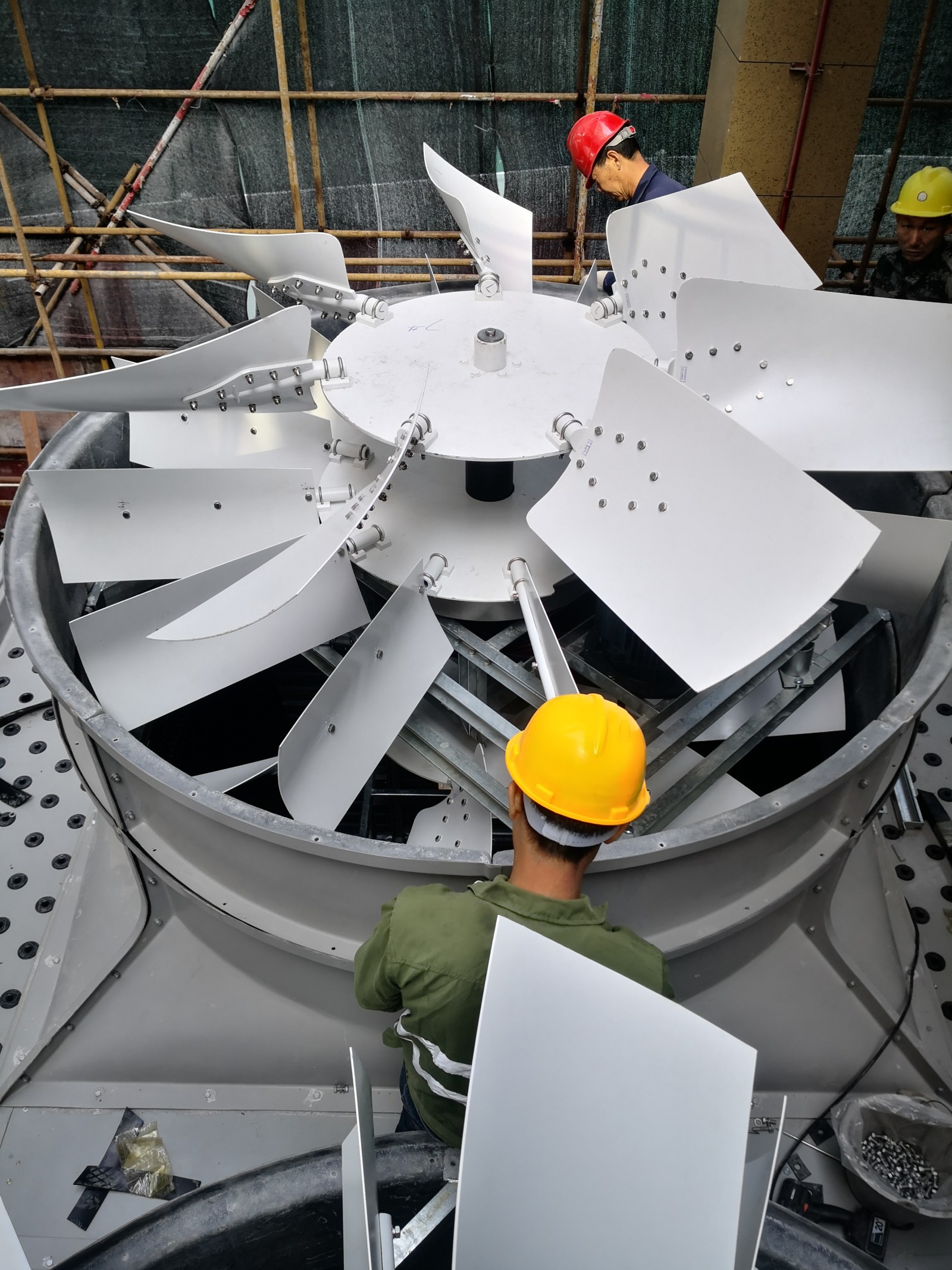 工業(yè)布水系統(tǒng)精準復原指南：深度解析冷卻塔噴頭脫落維修更換的結構力學重構與全生命周期防松脫策略