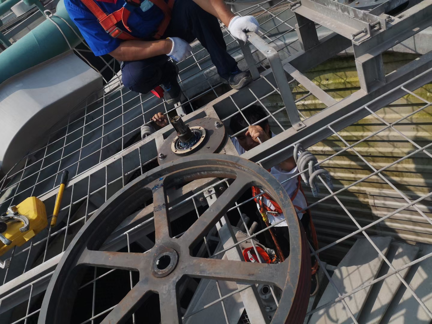 城市聲學環(huán)境治理與工業(yè)靜謐空間重構：深度解析靜音冷卻塔維修更換的聲學診斷、核心部件升級與系統(tǒng)重構策略