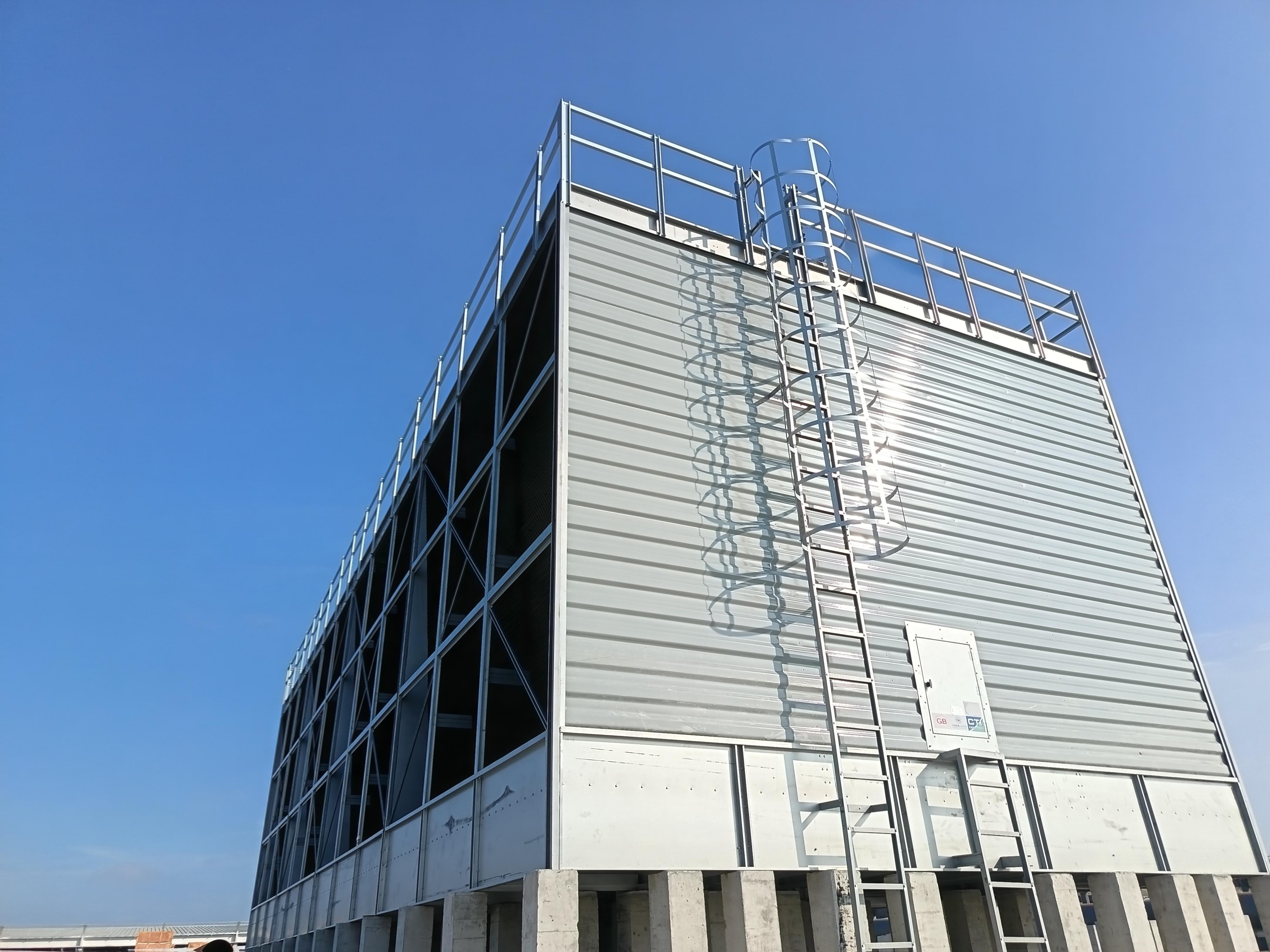 藻類爆發(fā)的化學(xué)防御戰(zhàn):深度解析怎么樣添加藥劑能防止冷卻塔填料滋生藻類的協(xié)同配方與光控策略