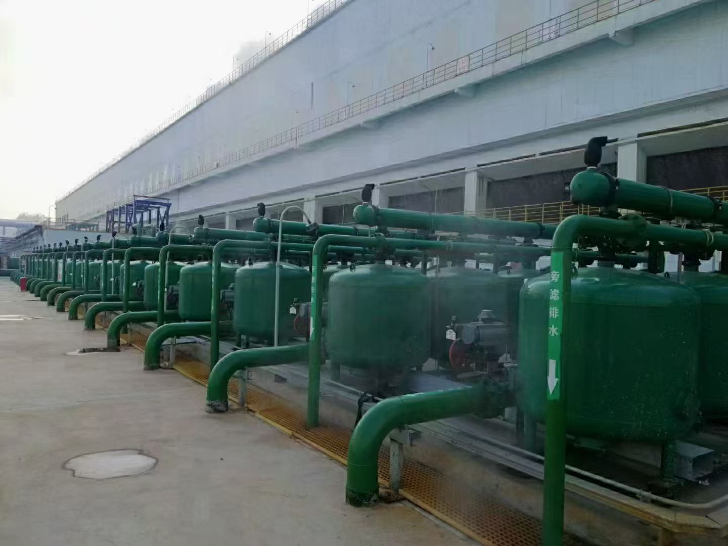 冷卻塔加藥裝置應(yīng)該怎么選深度解析：水力驅(qū)動與智能計量的博弈、防腐材質(zhì)適配及全生命周期運維指南