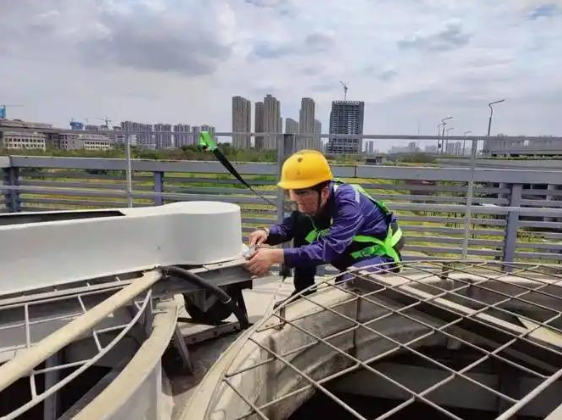 <strong>如何清洗冷卻塔填料——從傳統工藝到智能技術的全流程解決方案</strong>