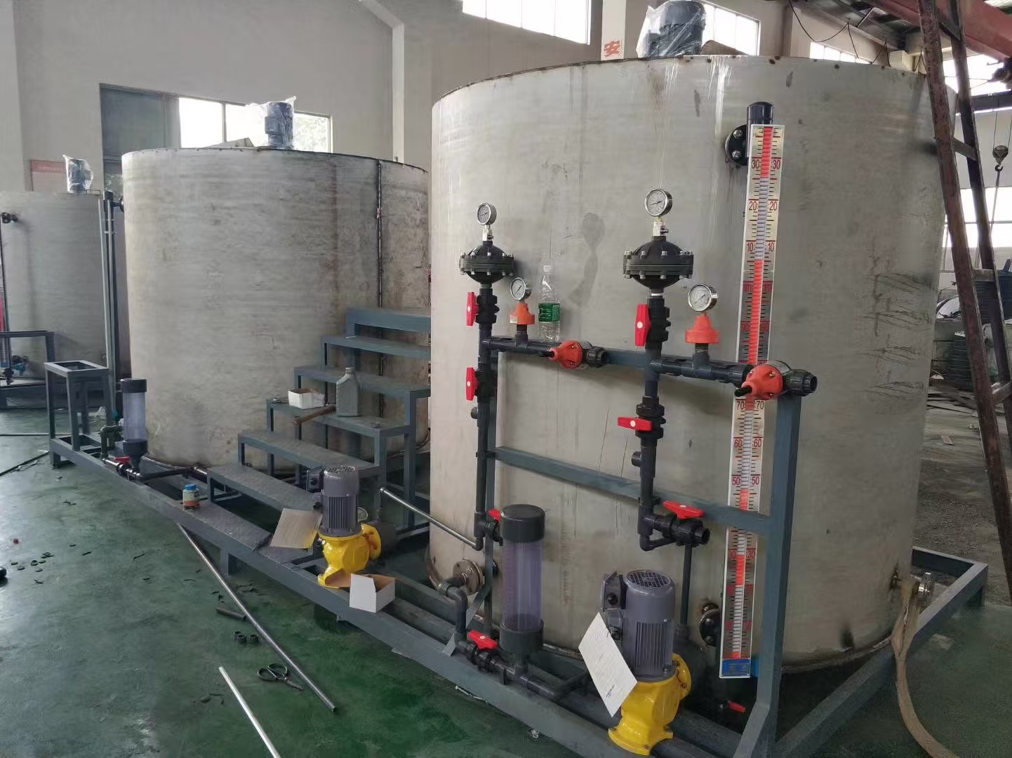 <strong>冷卻塔填料沒水流下來致命危機：布水系統癱瘓的深層根源、應急搶修與長效</strong>